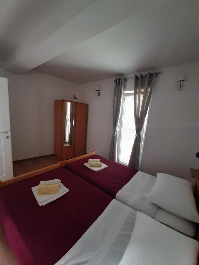 Apartments Mate Бол Екстер'єр фото