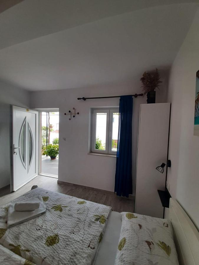 Apartments Mate Бол Екстер'єр фото