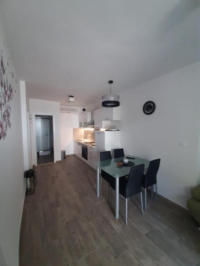 Apartments Mate Бол Екстер'єр фото