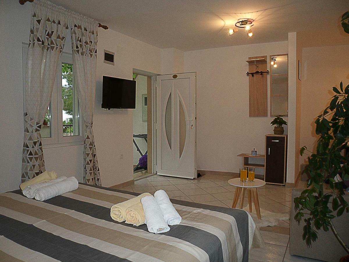 Apartments Mate Бол Екстер'єр фото