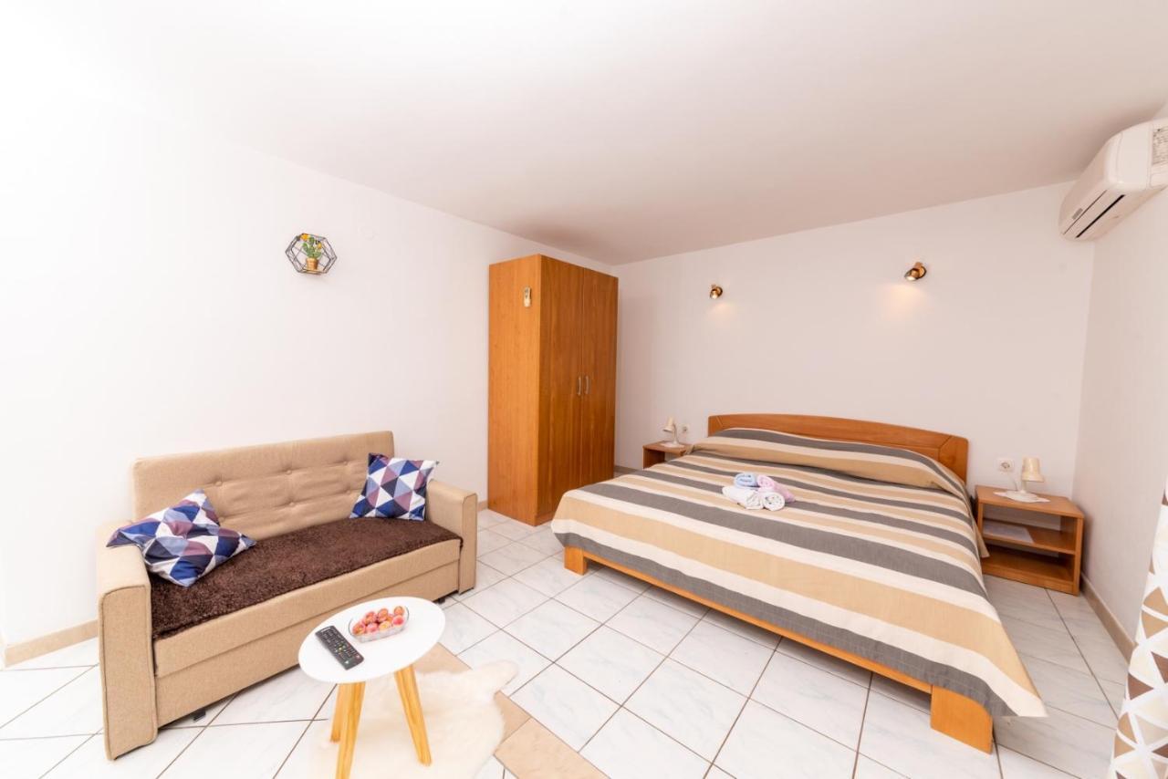 Apartments Mate Бол Екстер'єр фото