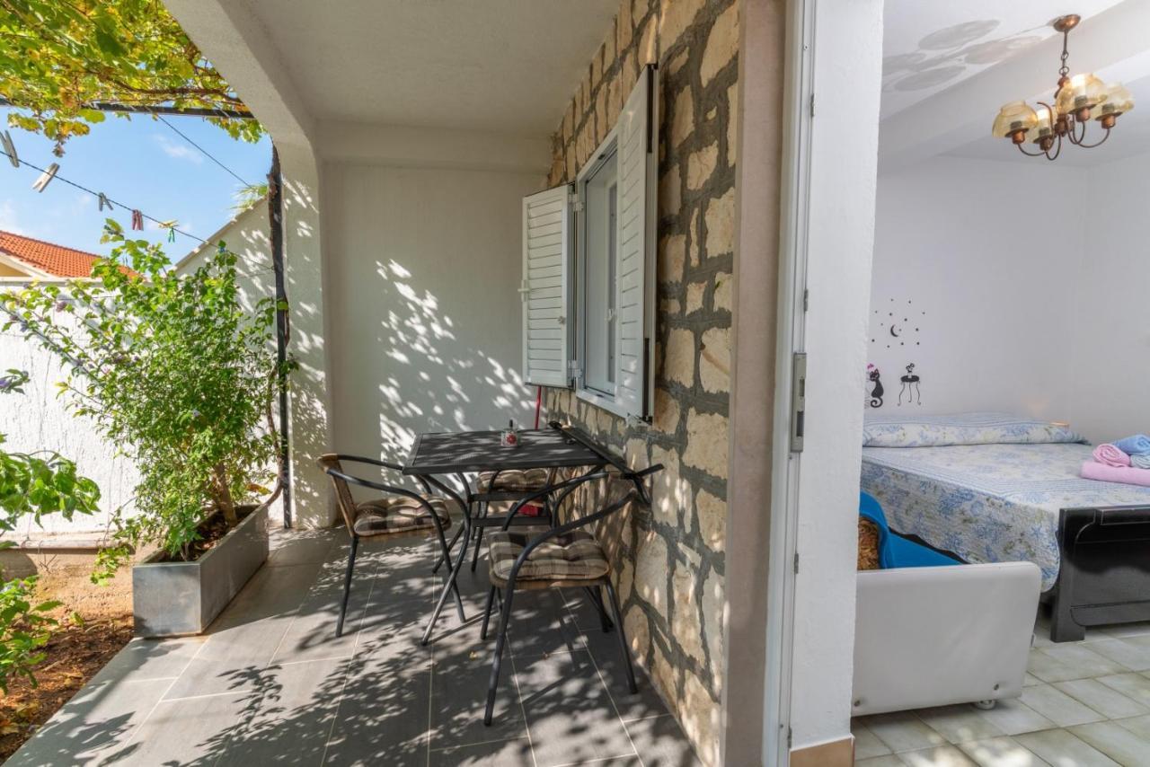 Apartments Mate Бол Екстер'єр фото